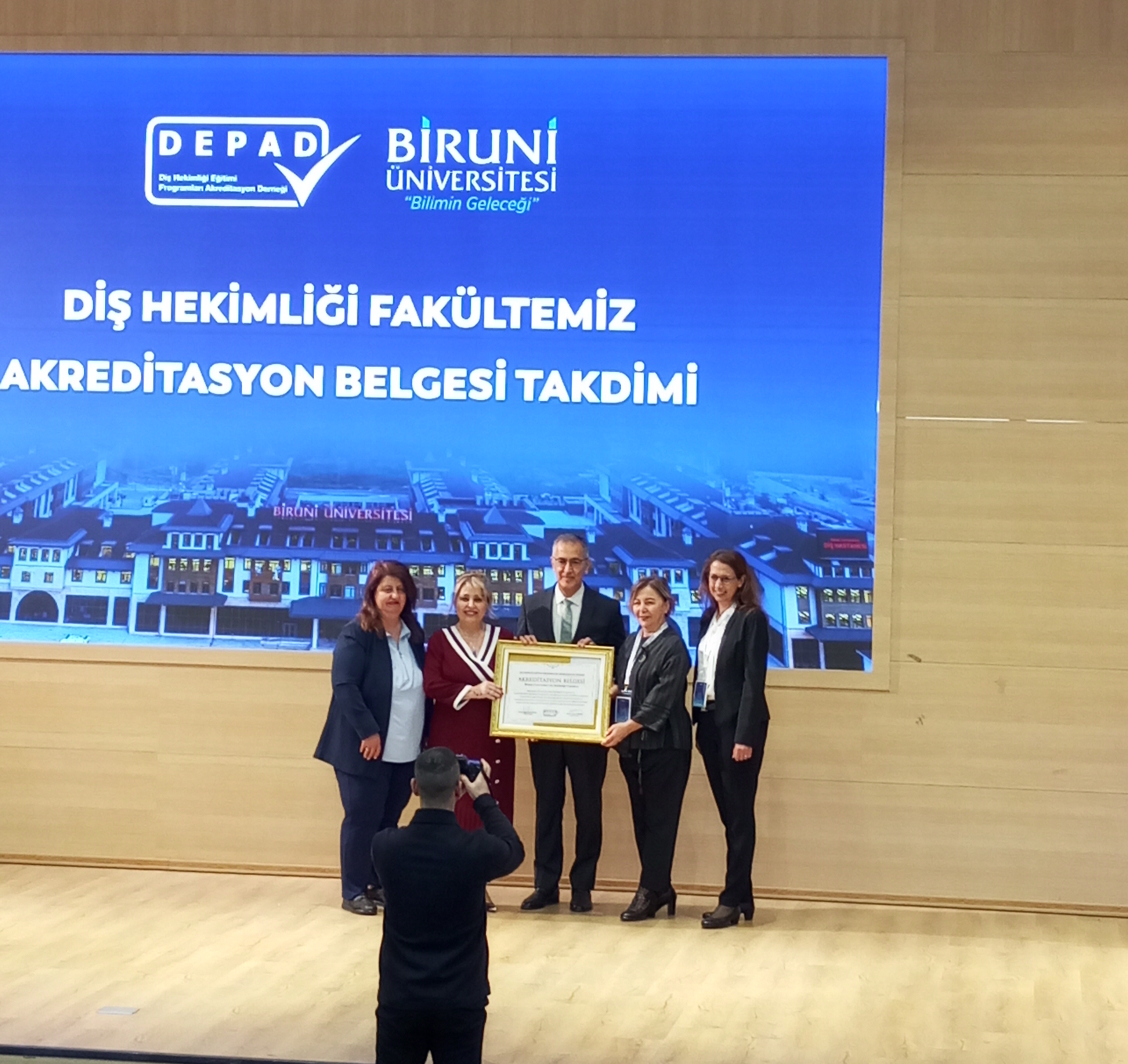 Biruni Ü DHF 6 yıl süre ile Akredite edilmiştir.